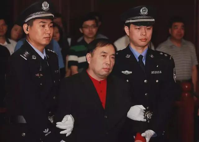 当地老百姓用七个字精准评价他麻将胡了2011年在厦门受审