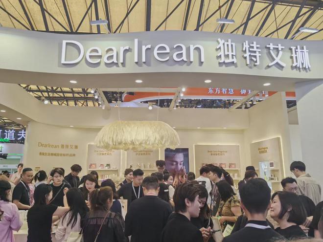 化、自然堂等美妆企业亮相美博会！PG电子麻将胡了试玩【现场】家(图6)