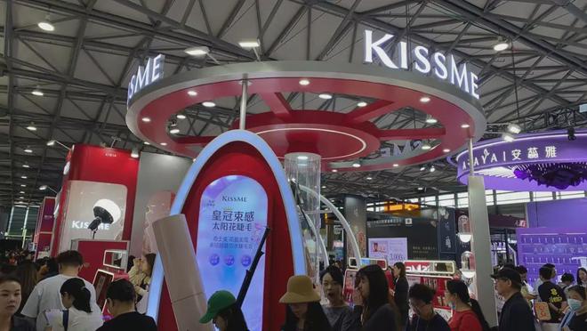 化、自然堂等美妆企业亮相美博会！PG电子麻将胡了试玩【现场】家(图25)