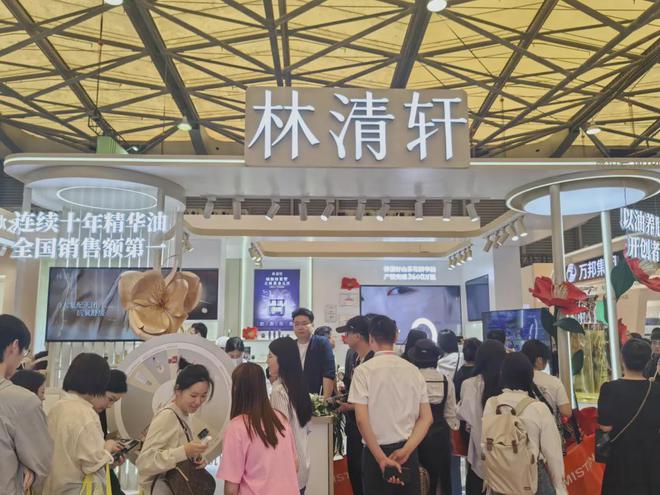 化、自然堂等美妆企业亮相美博会！PG电子麻将胡了试玩【现场】家(图29)